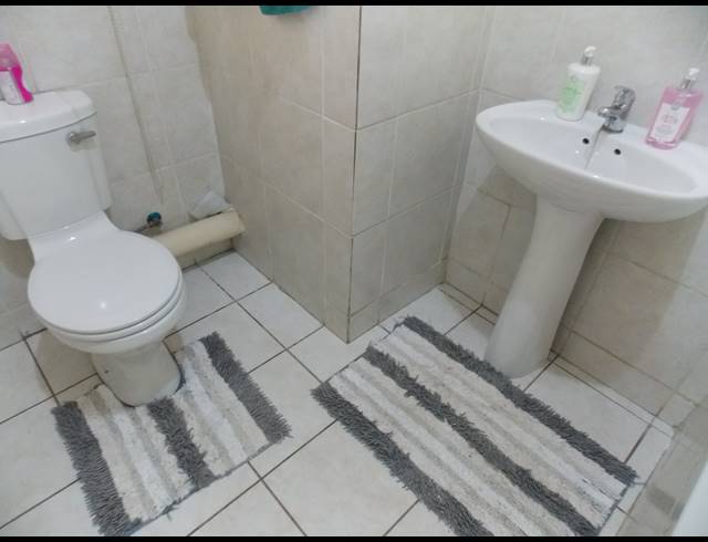2 bed property for sale in COMET